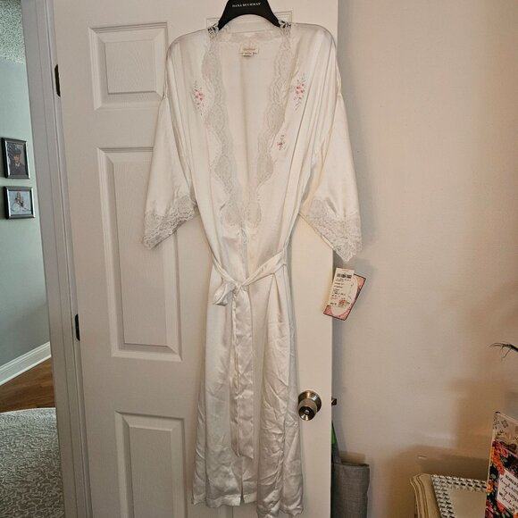 VTG NWT Barbizon White Satin Robe W/Lace Trim & Embroidered Detail READ Sz 1X - Picture 1 of 11